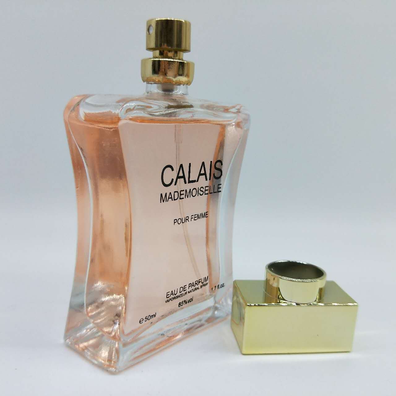 LOVALI CALAIS 现代知性女性香水产品图