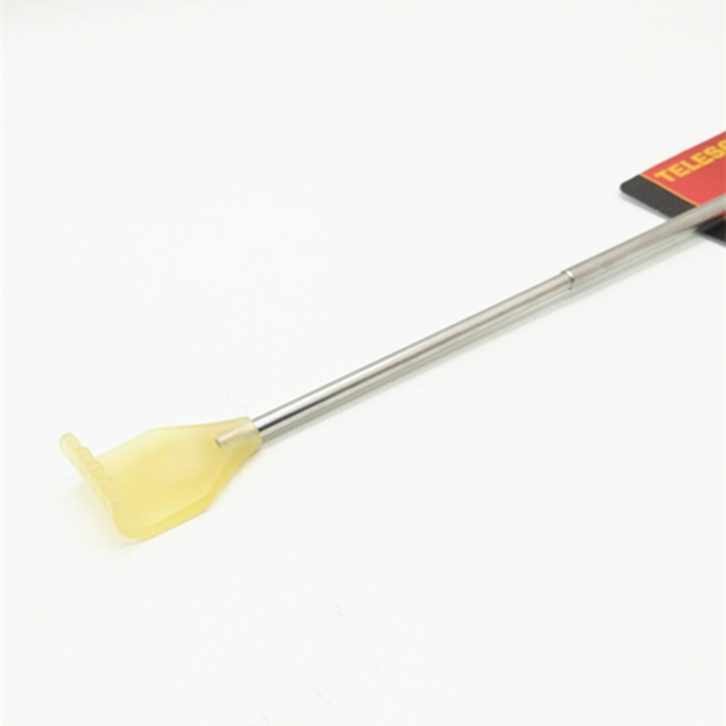Paper card horn 3-section stretchable scratch-scratching scraper is portable and a must-have scratch-scratching tool Application Scenario