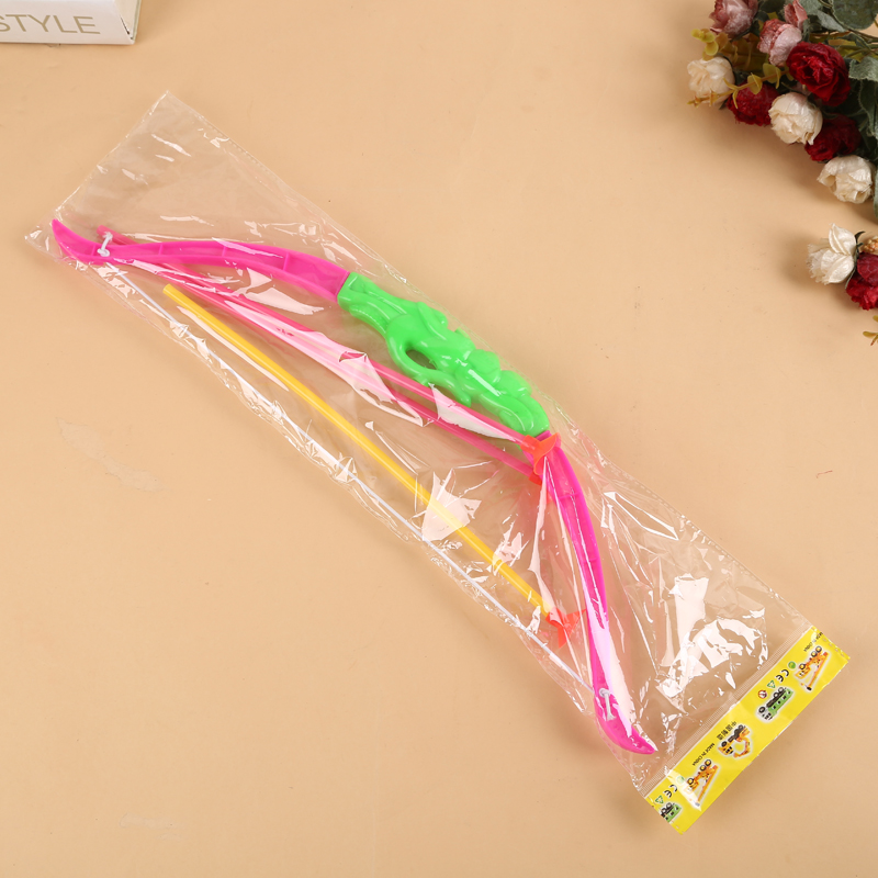 Children's archery toys are selling well at street stalls. A children's bow comes with three arrows