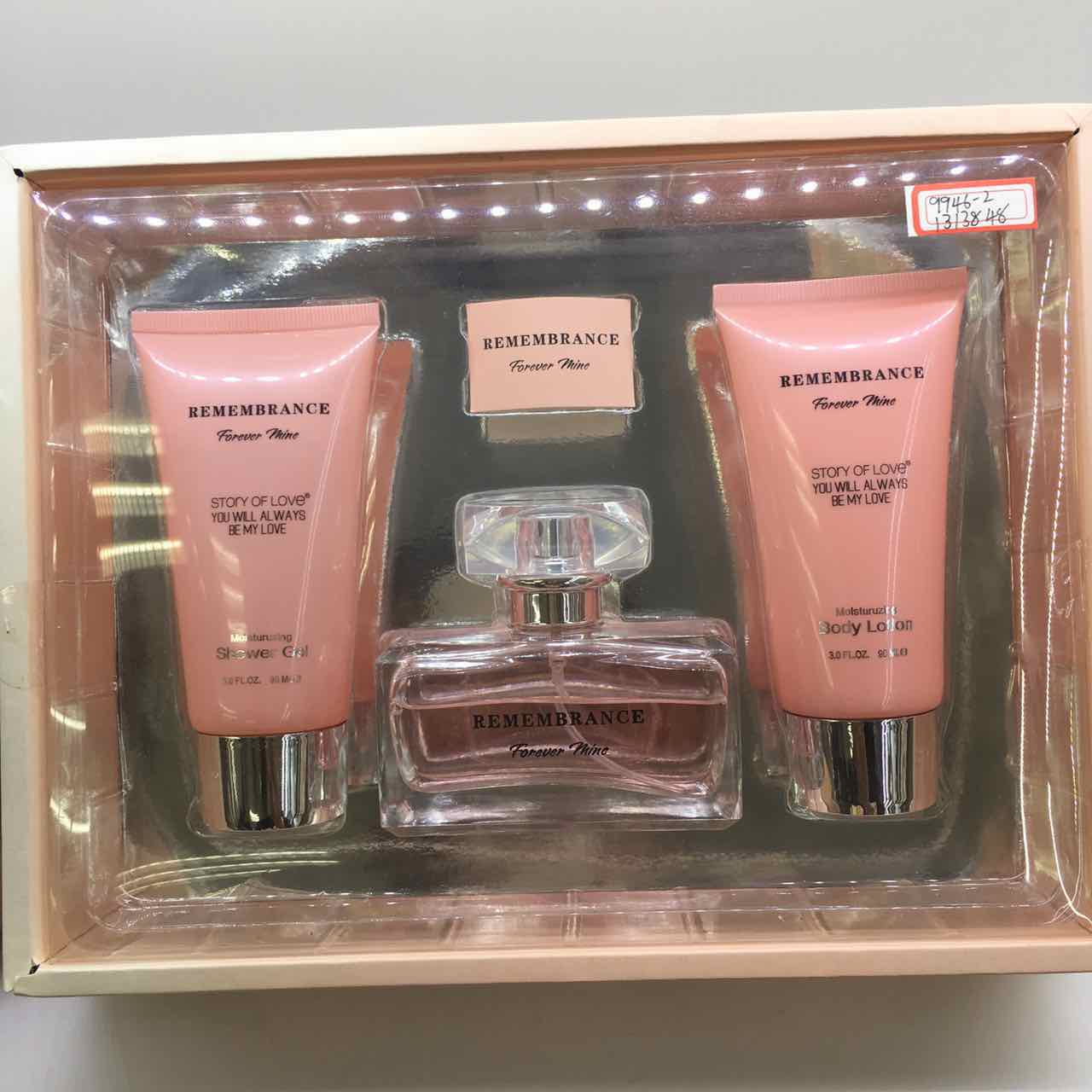 REMEBRANCE Floral and Fruity Perfume Set for Women Application Scenario