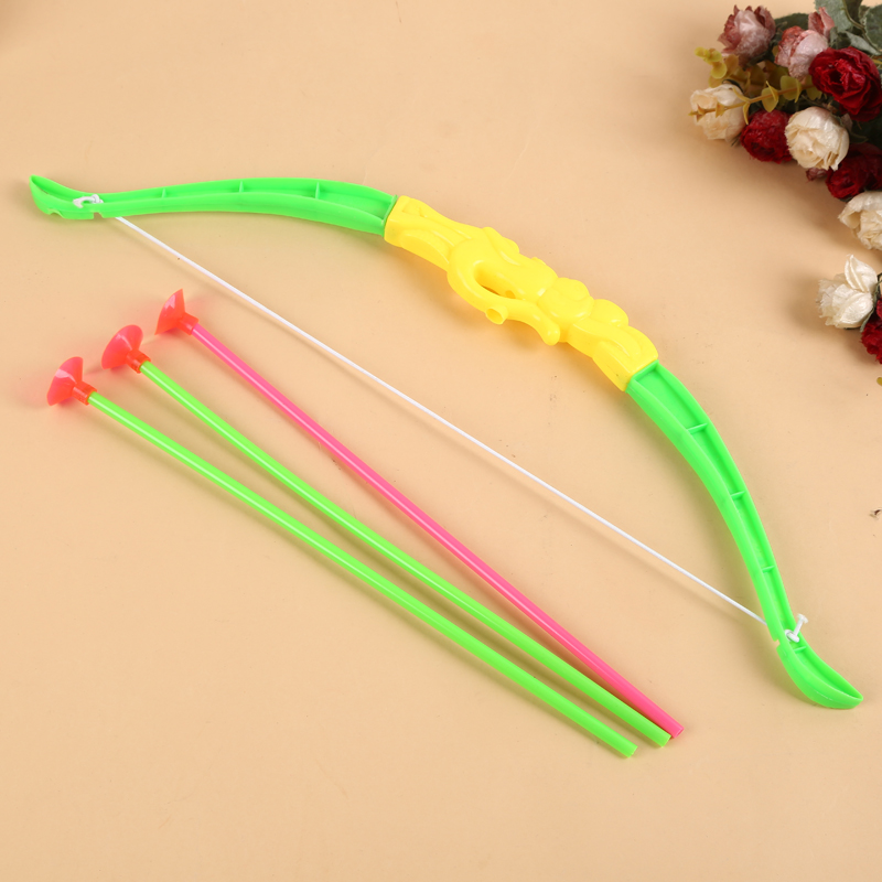 Children's archery toys are selling well at street stalls. A children's bow comes with three arrows details Picture