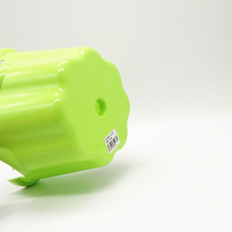 塑料桌椅实物图