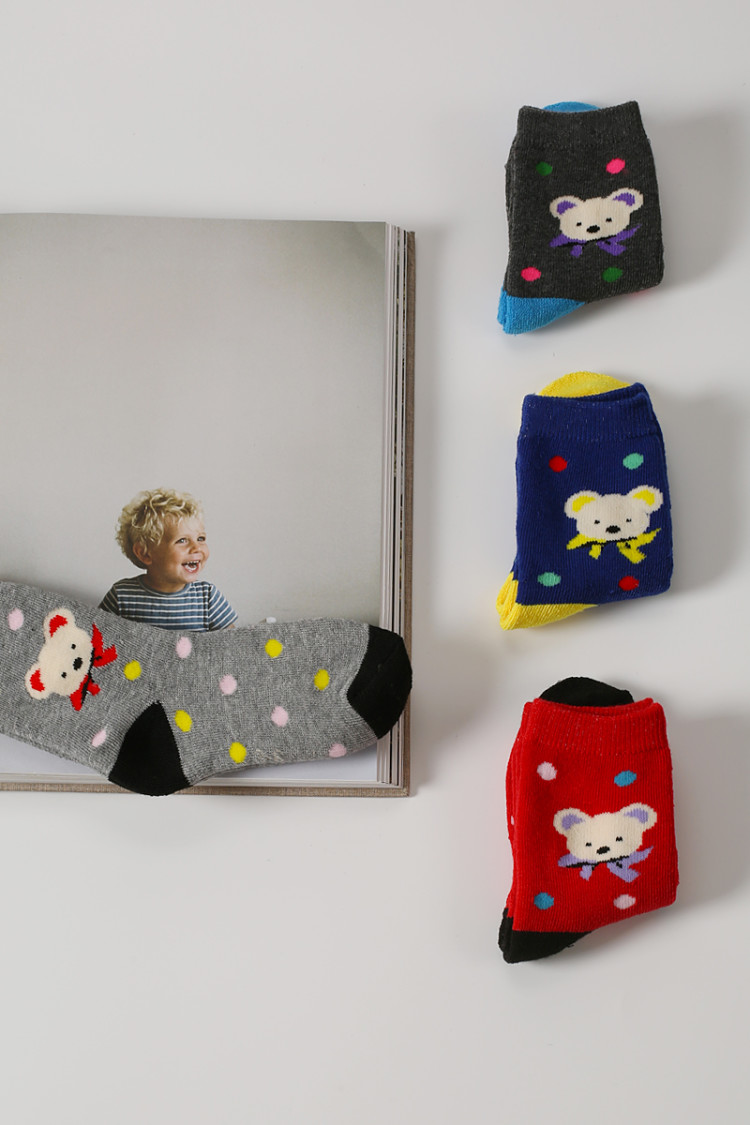 Children's socks, hoop socks, cartoon socks, little bear mid-length socks Application Scenario