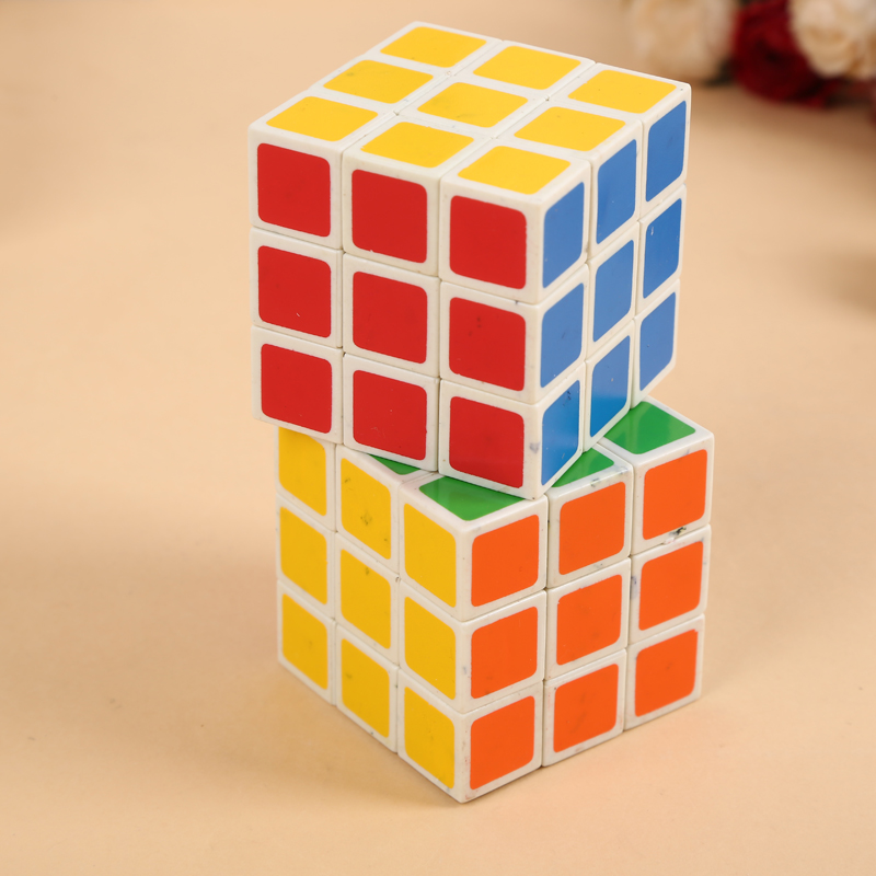 A high-quality, eco-friendly children's educational toy, a 3x3 intelligence Rubik's Cube details Picture