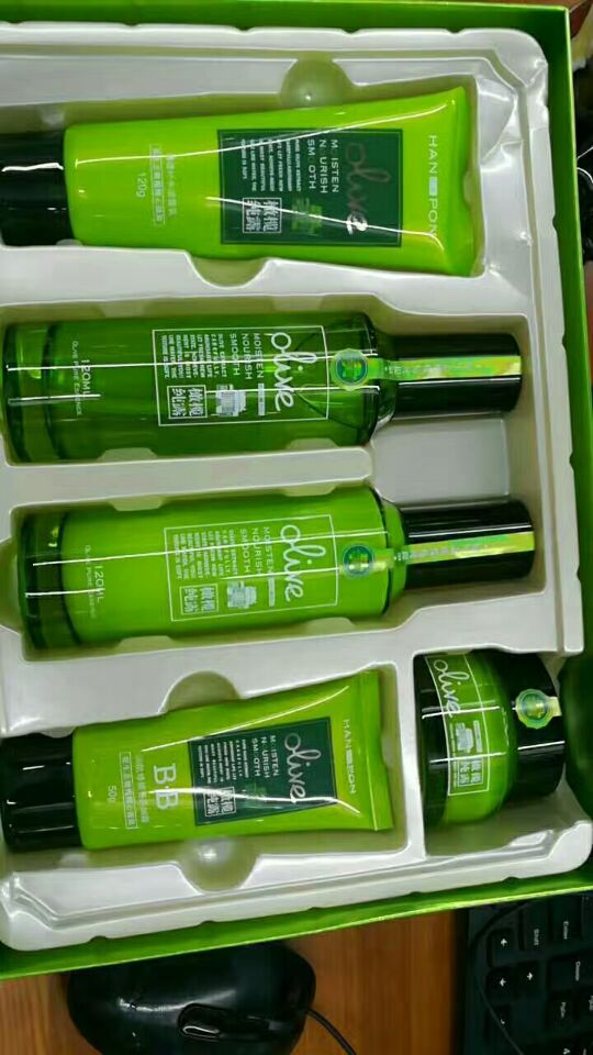 The Hanbao Olive Hydrosol Set of five pieces is easily absorbed and provides good protection Application Scenario