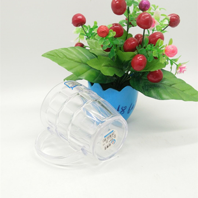 302 Creative transparent plastic cups, water cups, tea brewing cups with handles, beer mugs Application Scenario