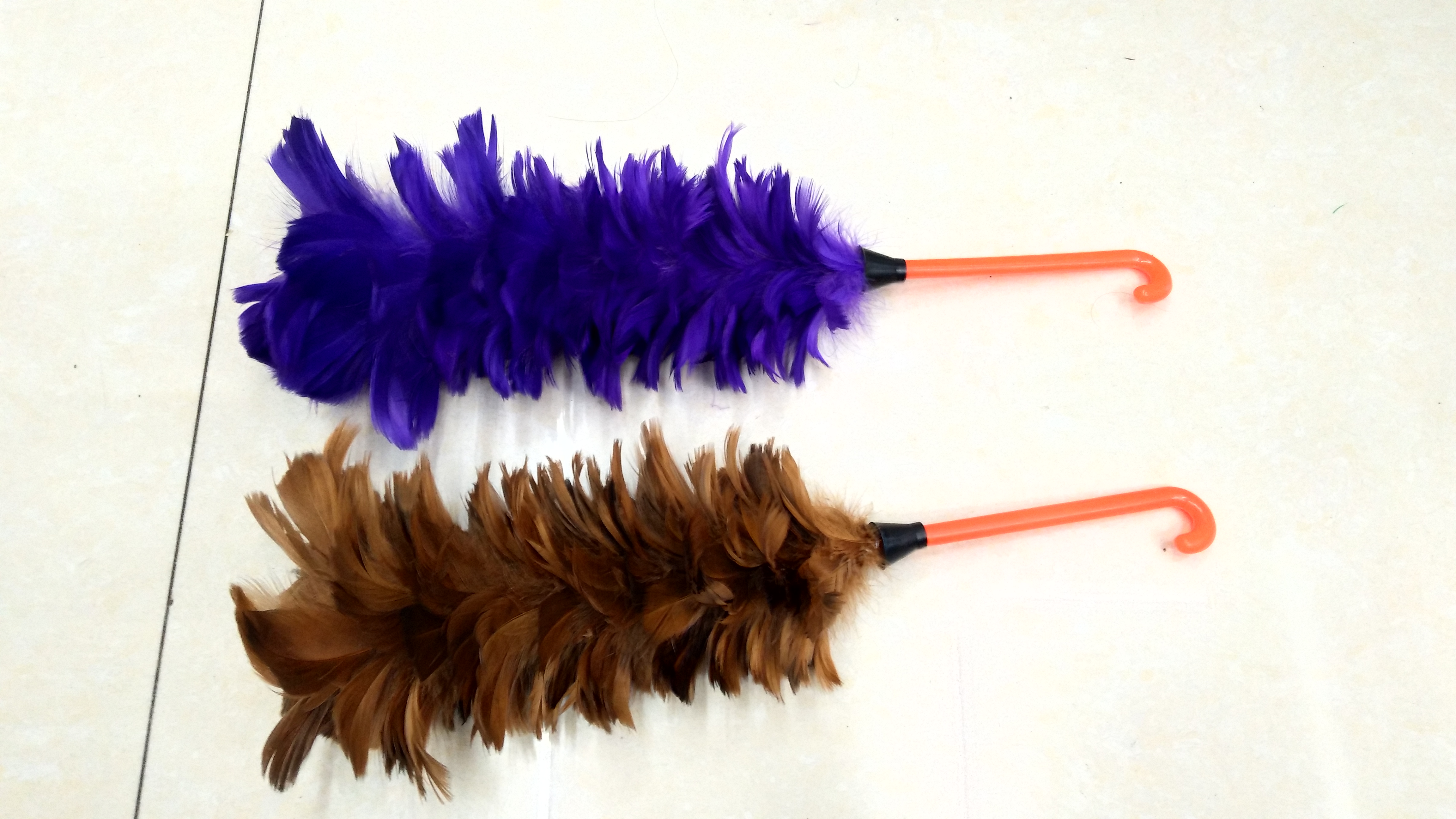 Manufacturers Direct Sales Of Chicken Feather Duster Small Curved Hook Goose Feather Pure Hand-Made Dust Duster full figure