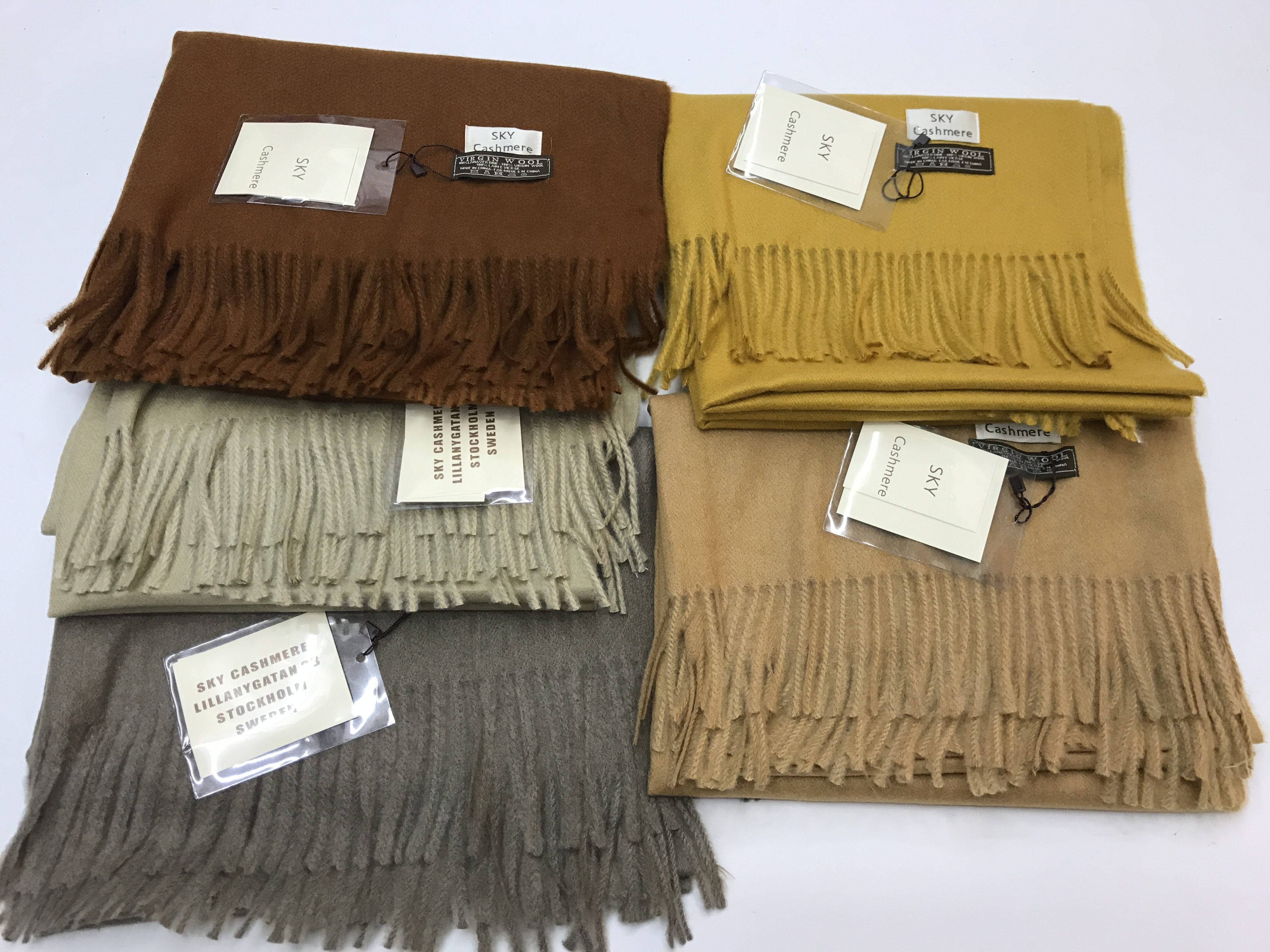 The New Sky Series Is New! This Scarf Is Really Very Tall And The Color Is Super Positive! In Vogue details Picture