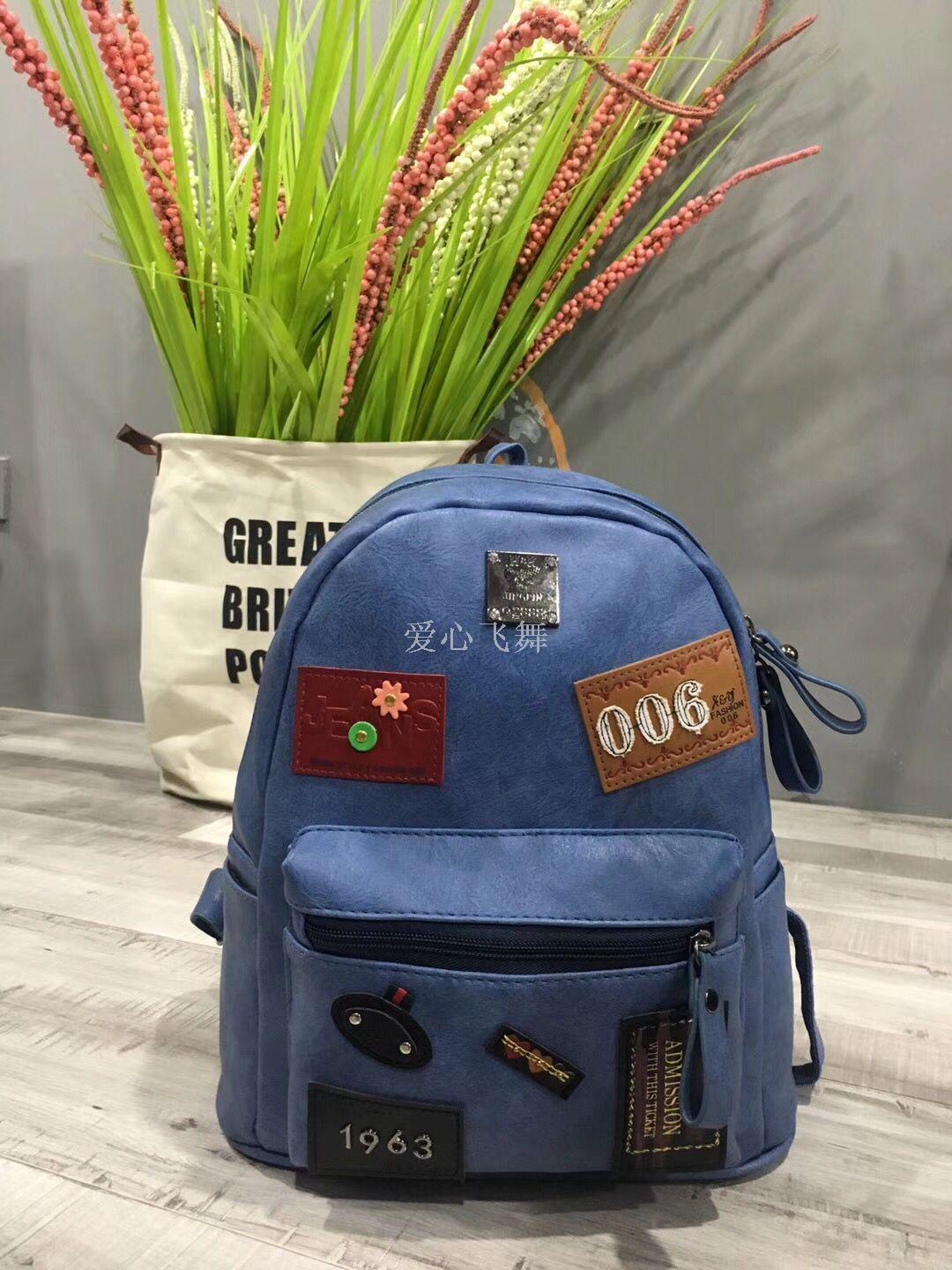 "Love Dance Children's Backpack, Antique Backpack, Hand-held Bag, PU Parent-Child Bag. details Picture