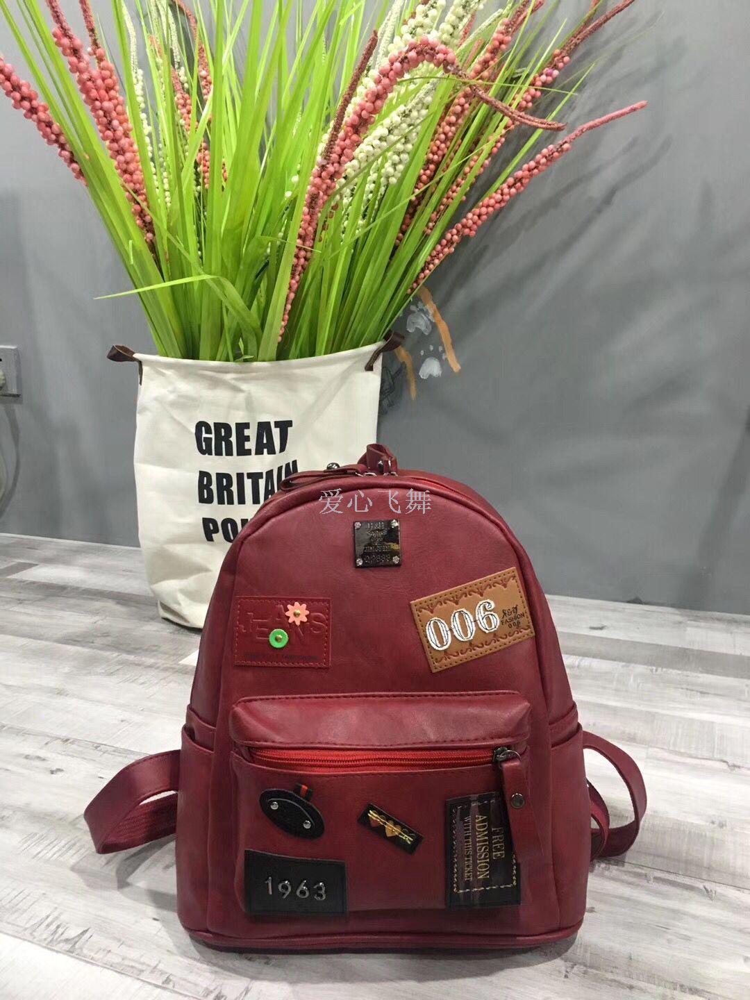 "Love Dance Children's Backpack, Antique Backpack, Hand-held Bag, PU Parent-Child Bag. Application Scenario
