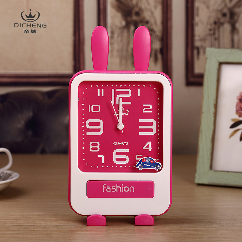 创意可爱型儿童闹钟工厂批发现货超静音夜光扫描闹钟