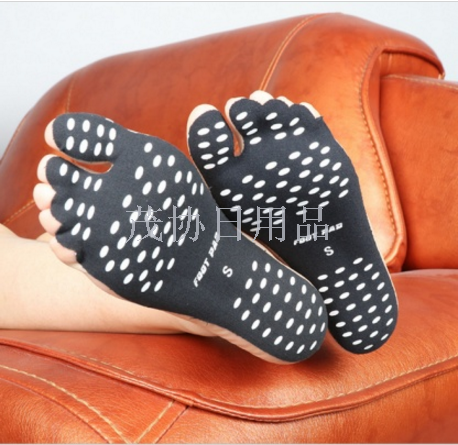 Overseas bestseller Nakefit beach invisible anti-slip insoles, foot heat insulation and waterproof foot socks details Picture