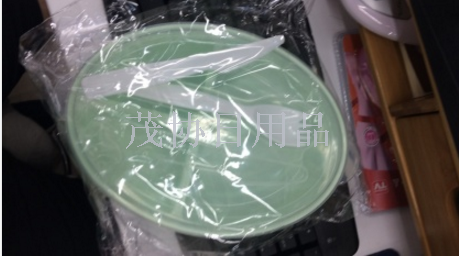 Creative lunch box with knife and fork plastic portable lunch box tv TV shopping only for foreign trade sales only for foreign trade sales