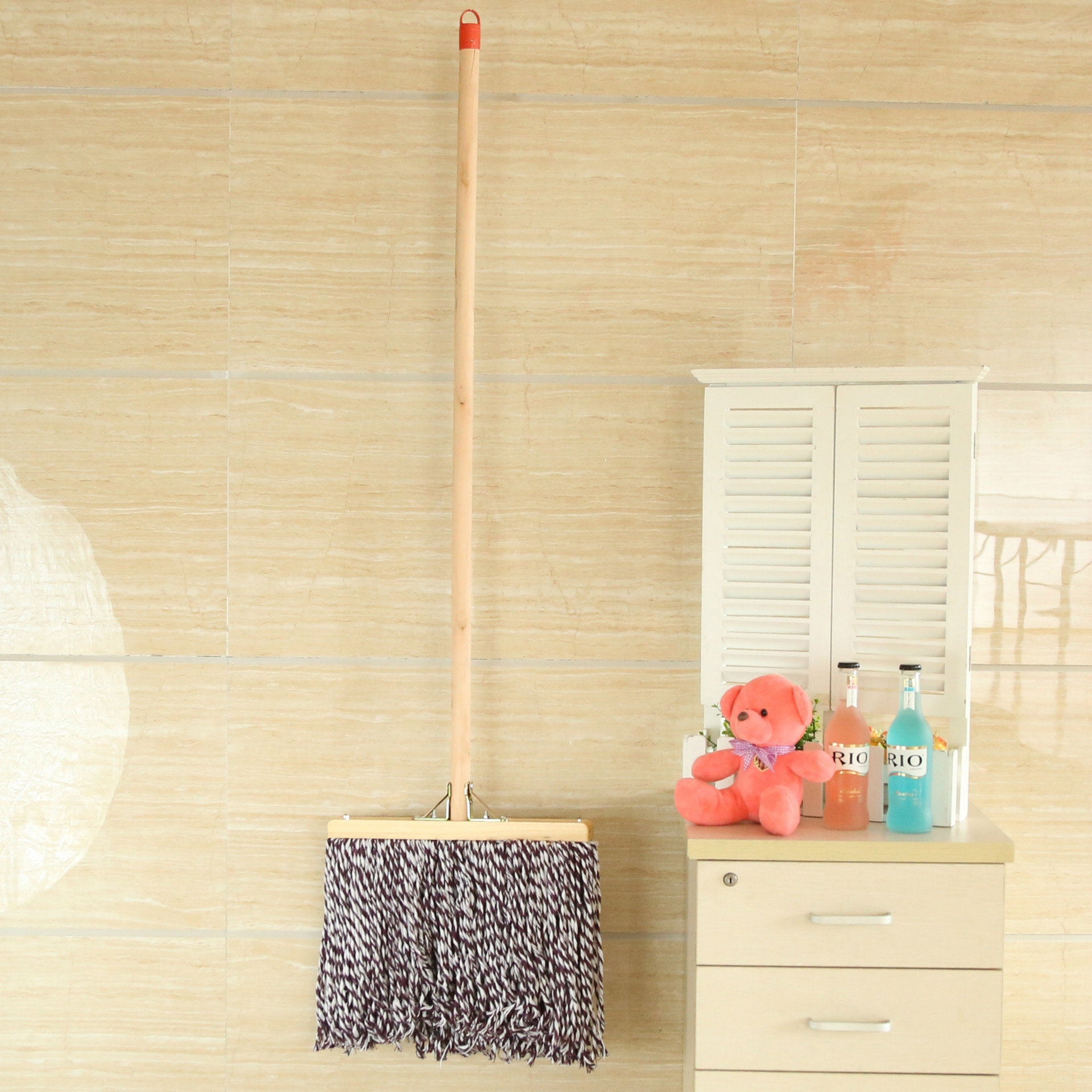 10-yuan store supply of practical household cleaning products: long wooden handle thread mops, cotton yarn rectangular floor mops