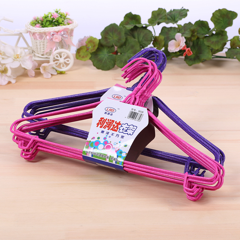 Thick metal plastic-coated clothes drying rack with hooks and twisted flower rack, suitable for both dry and wet use Application Scenario