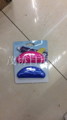 Crescent-shaped toothpaste squeezer practical gadget