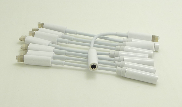 数码音频线实物图