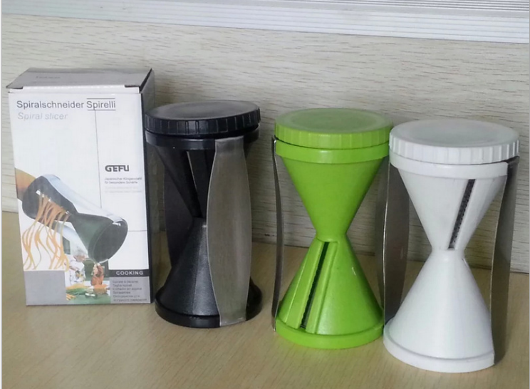 Hot-selling multi-functional rotating fruit and vegetable slicer, radish and cucumber slicer, cucumber slicer Application Scenario