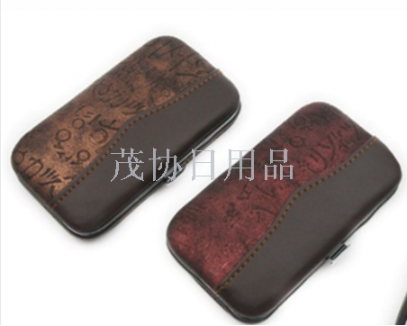 Nail clippers (nail file, ear scoop, eyebrow clip)