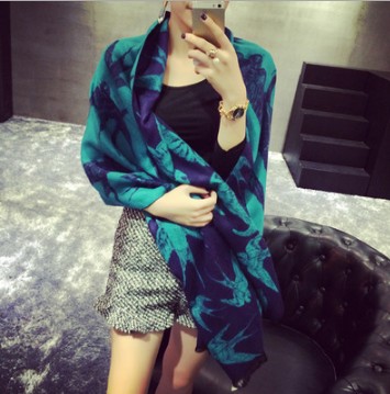 新款秋冬欧美燕子植物羊绒围巾女士百搭保暖披肩两用批发产品图