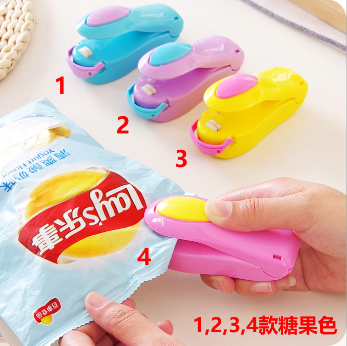Household mini sealing machine, portable snack plastic bag sealing machine, travel hand press heat sealing machine Application Scenario