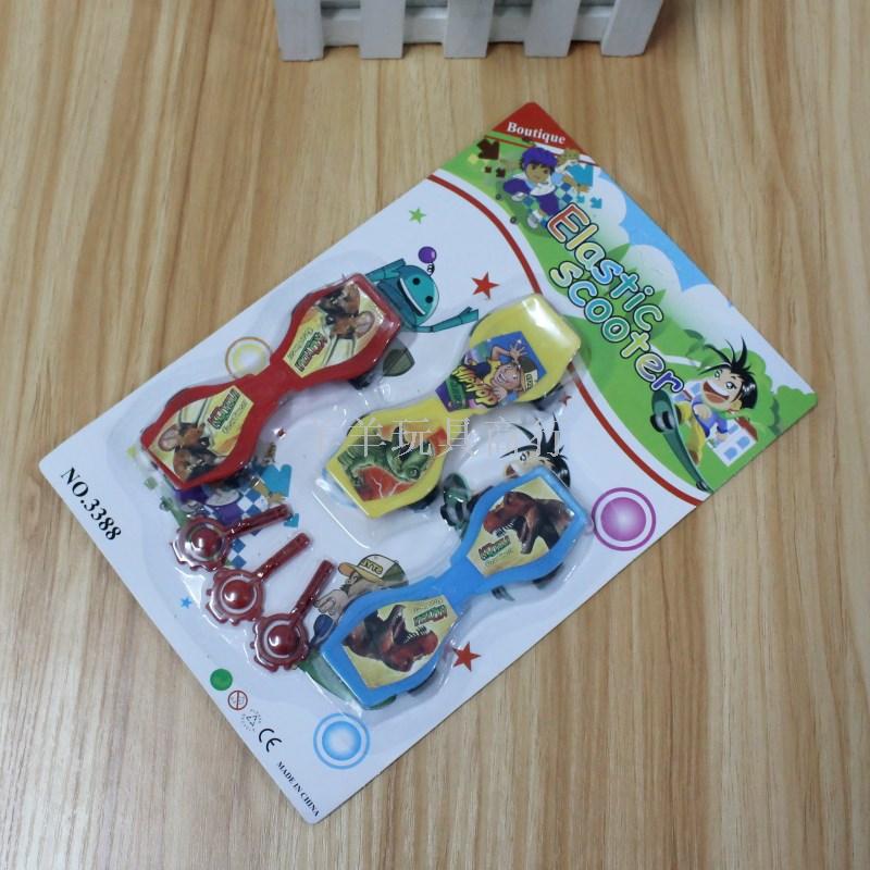 Mini launch scooters with card-absorbing toys are selling well at a 2-yuan store street stall as gifts for kindergartens