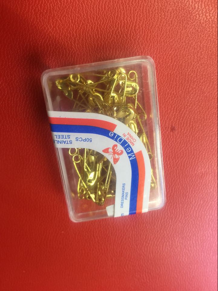 小方盒金色别针