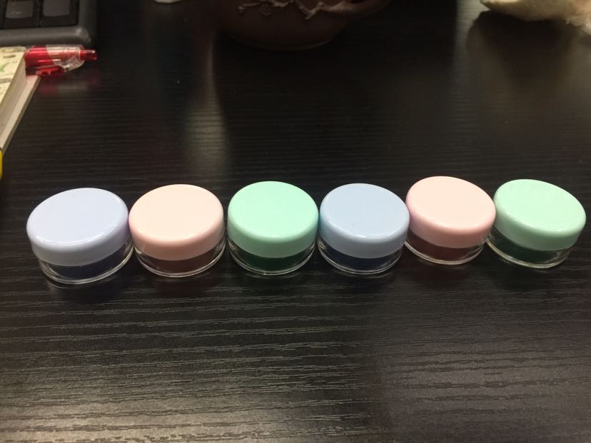 Separate bottling of macaron cream thumbnail