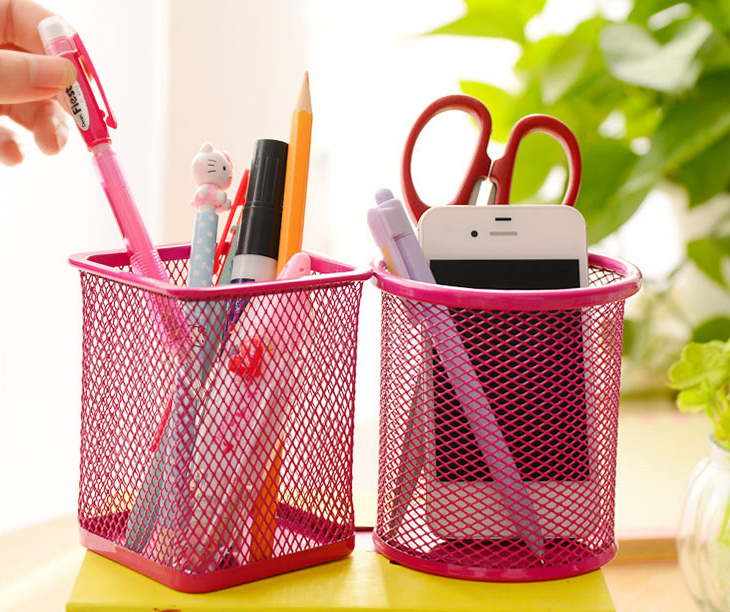 Creative colorful circular grid metal multi-functional pen holder, a fashionable Korean desktop office supplies storage and decoration item Application Scenario