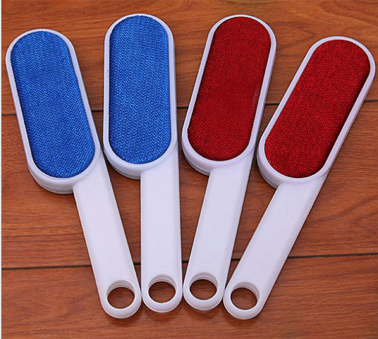 Wholesale of hair brushes, dust removal brushes, electrostatic brushes, hair removers and electrostatic dry cleaners for street stalls in the Jianghu area
