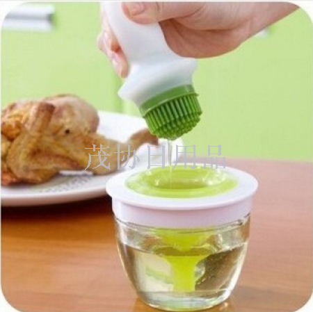 Japanese high temperature resistant silicone oil brush oil bottle set kitchen barbecue brush Baking oil brush Creative kitchen supplies