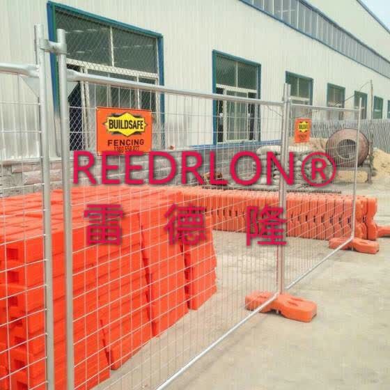 Red Dragon temporary guardrail round tube barbed wire enclosure with plastic base
