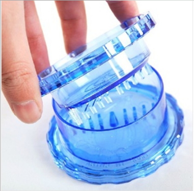 The kitchen multi-purpose garlic mincing box, garlic puree mixer, garlic stirrer and garlic press are selling well at 2-yuan stores Specification image