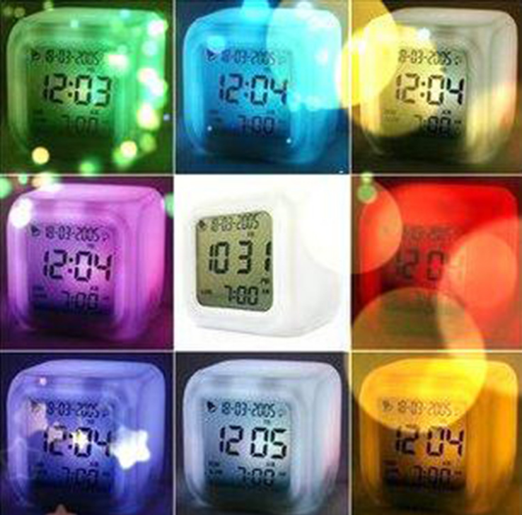 白屏七彩钟 七彩四方钟 七彩闹钟 拍拍小夜灯 变色灯心情闹钟细节图