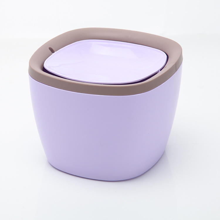 The flip-top desktop trash can is a fashionable and creative office desk, a mini trash can for car and home use Application Scenario