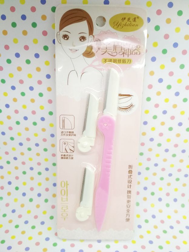 The Yizhiren folding eyebrow trimmer makes it easy for ladies to shape their eyebrows. It comes with 2 replaceable blade beauty tools Specification image