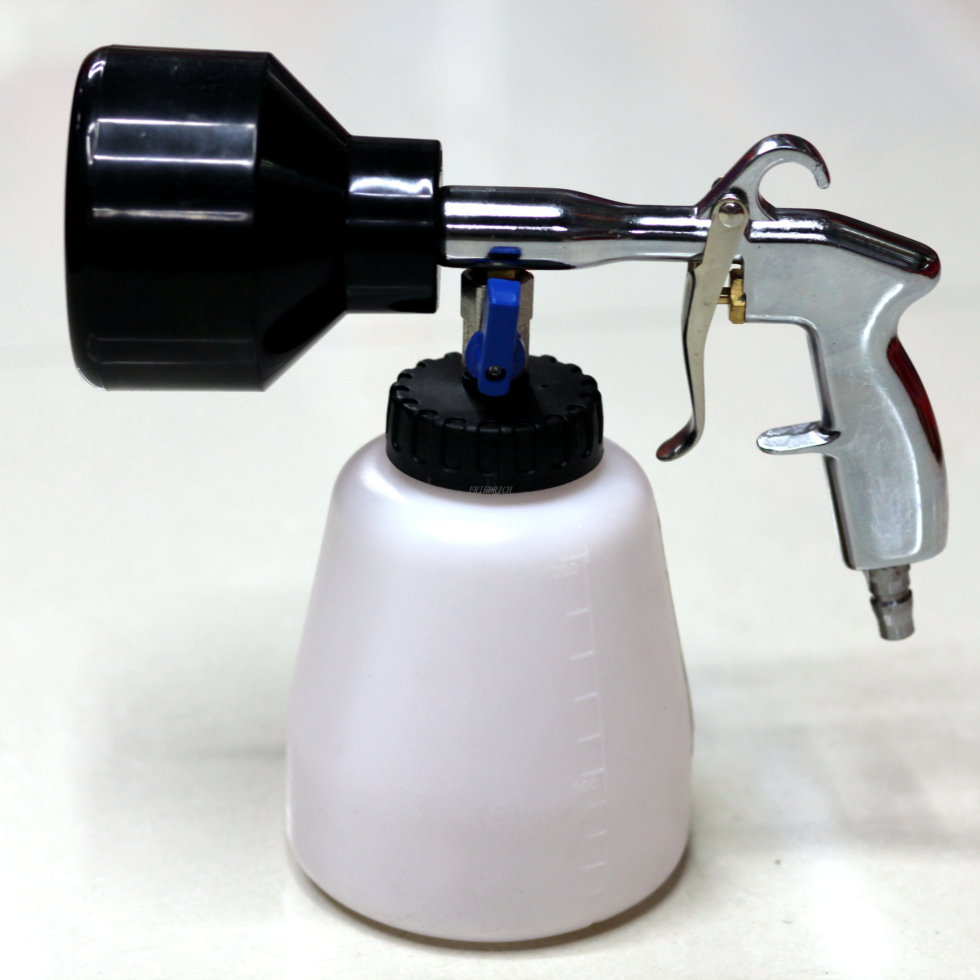 Car interior cleaning gun. Tire pressure gauge. Tire pressure monitor. The gas meter gun is inflated. Application Scenario