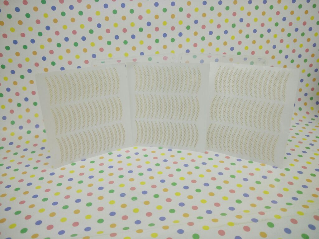 Cool and charming double eyelid stickers, breathable invisible beauty stickers, natural Application Scenario