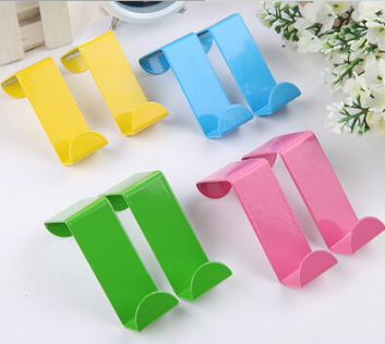 Wholesale multi-purpose double-piece candy-colored stainless steel door rear hooks and coat hooks (2-piece set) Application Scenario