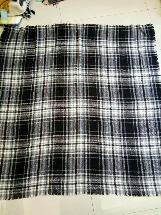 New Women's Scarf Large Size Square Scarf Four Sides Pull To Burst Application Scenario