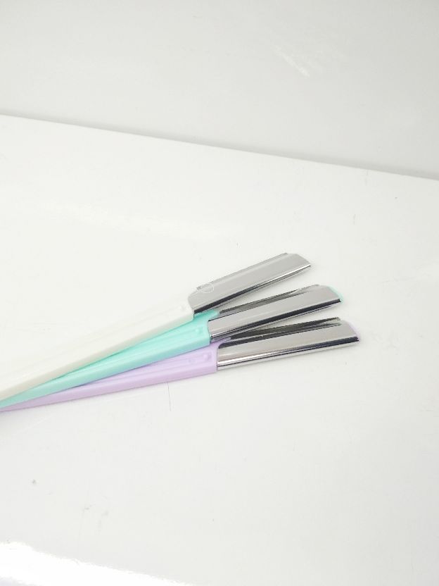 Eyebrow trimmer, safety belt, protective layer, eyebrow scraper Specification image