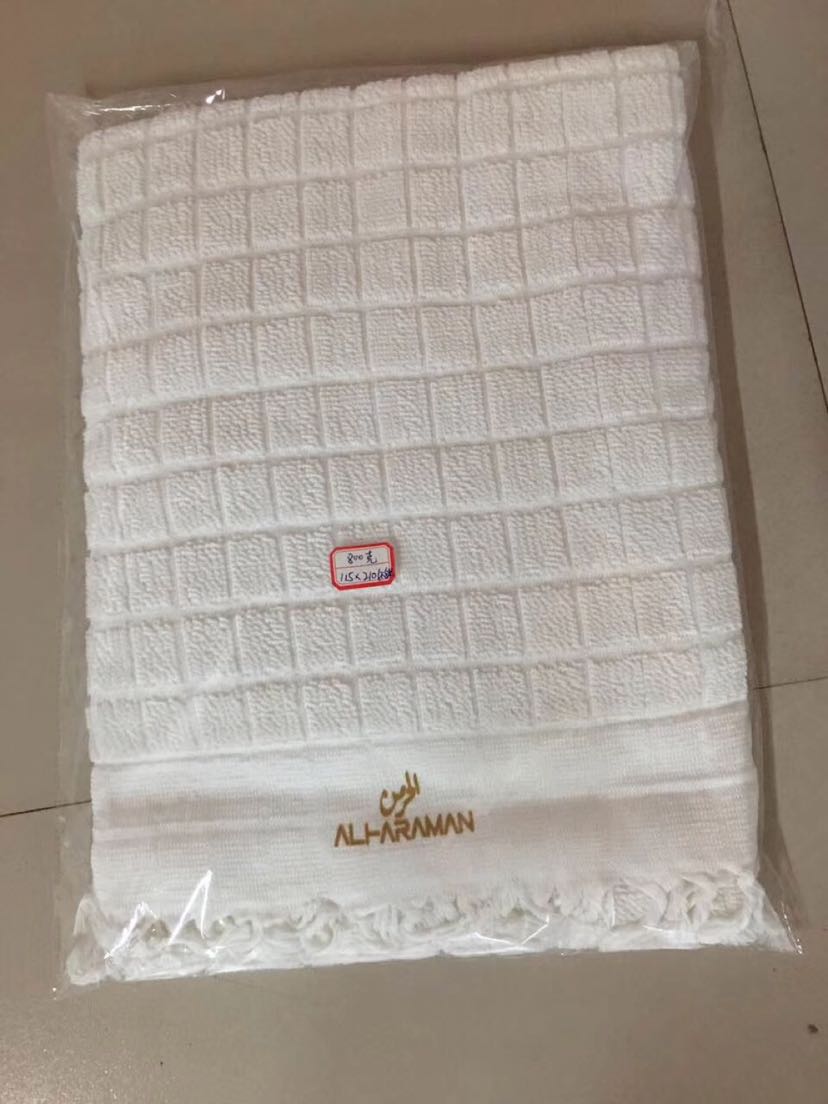 Plain jacquard pilgrimage scarf Application Scenario