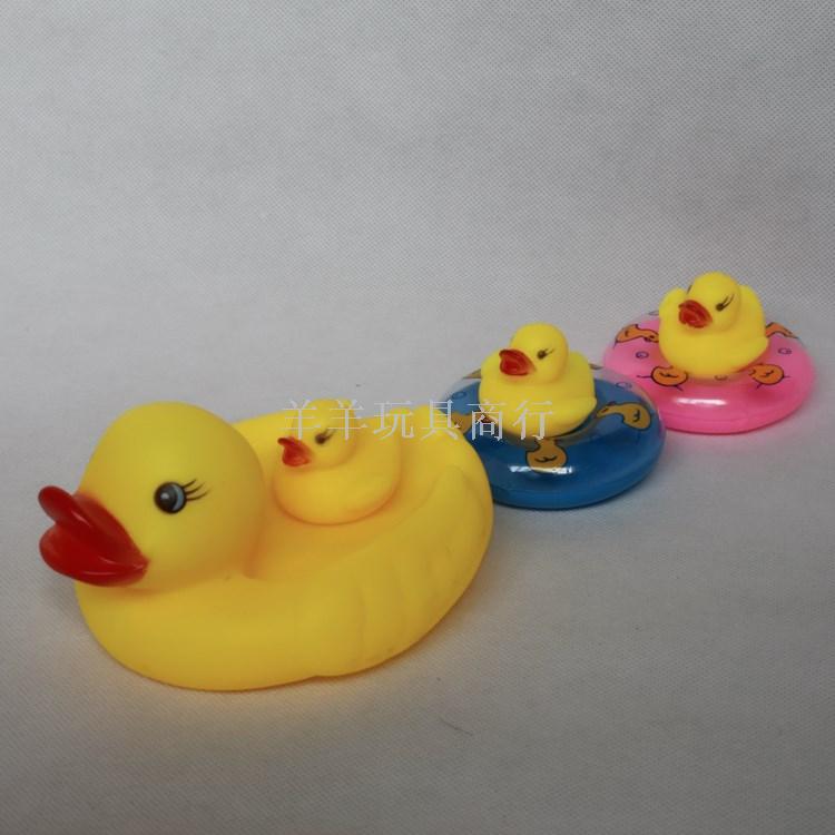Water play ducks, ducklings, big yellow ducks, pinching can make a sound, bathing beach toys, rubber, little yellow ducks details Picture