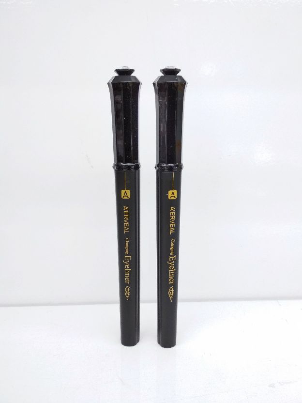 The Elvea eyeliner pen is easy to apply, waterproof, sweat-proof and color-proof details Picture