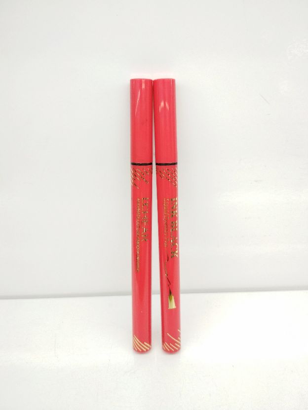 The Riki eyeliner liquid pen is smooth and easy to draw, forming a perfect finish in one stroke details Picture