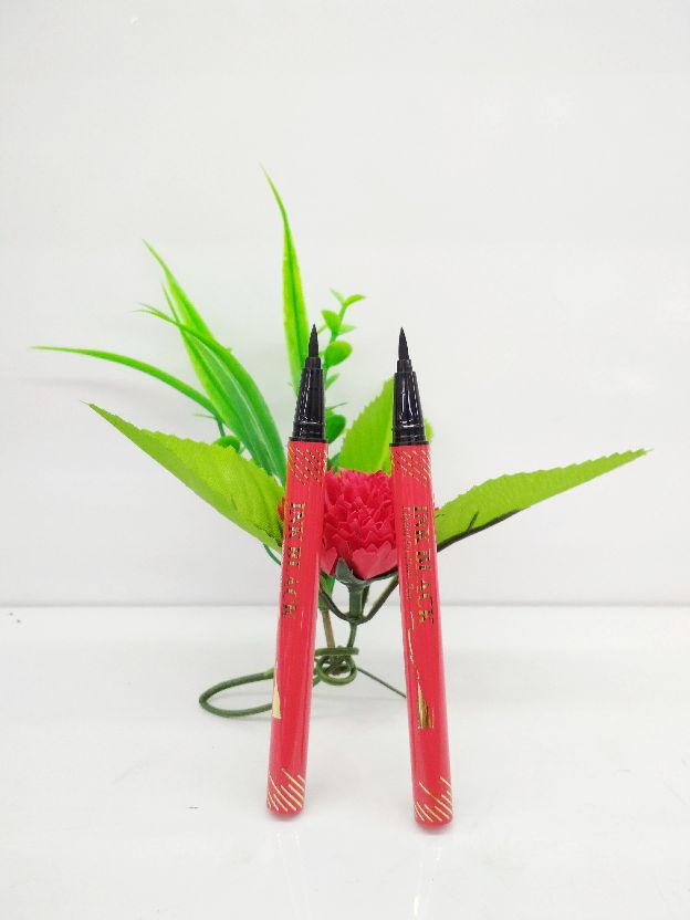 The Riki eyeliner liquid pen is smooth and easy to draw, forming a perfect finish in one stroke Specification image