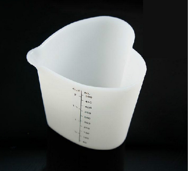 Heart-shaped thickened 500ml silicone measuring cup/heat-resistant measuring cup/baking soft measuring cup Application Scenario