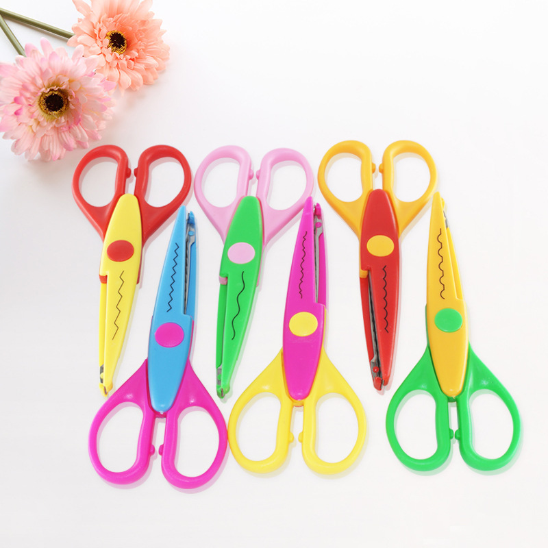 Penghao scissors, safety scissors, student art scissors, children's handmade lace scissors details Picture
