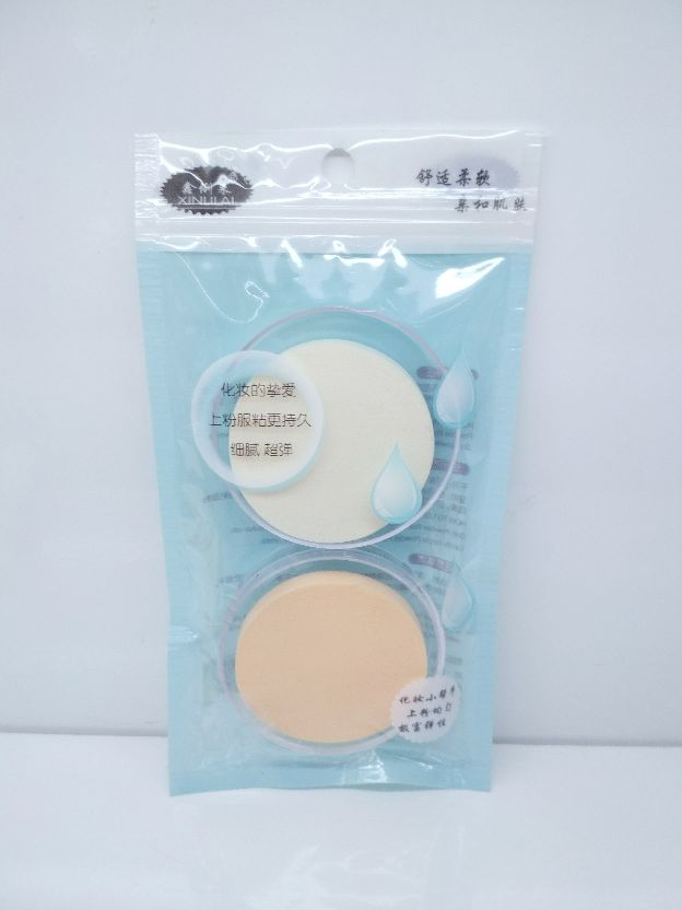 Xinlilai's double powder puff is comfortable, soft, and friendly to the skin. The powder adheres well and lasts long