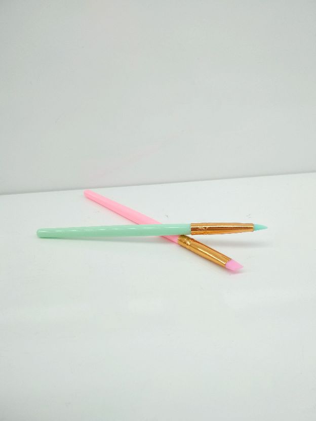 The fiber bristles of the Michelin beveled silicone brush head color naturally and easily stick to powder Application Scenario